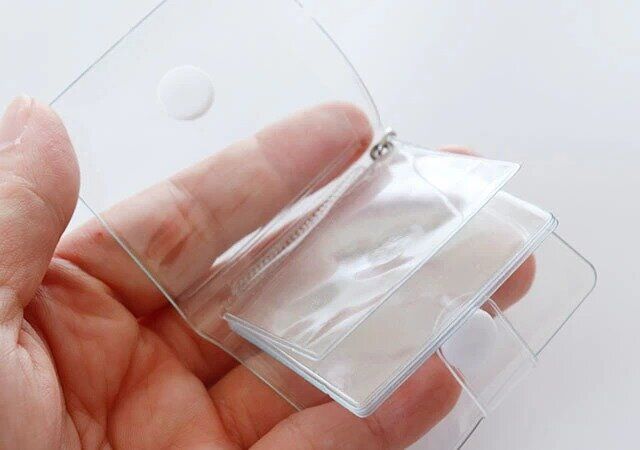 セリアのアルバムキーホルダーを開く