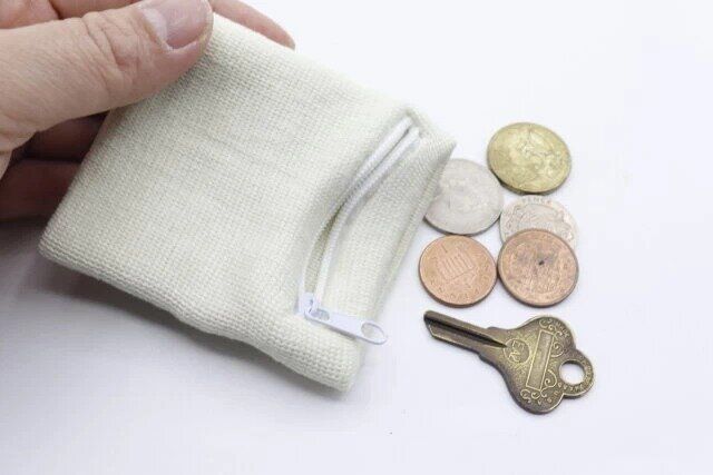 100均セリアのリストバンド型のポーチ