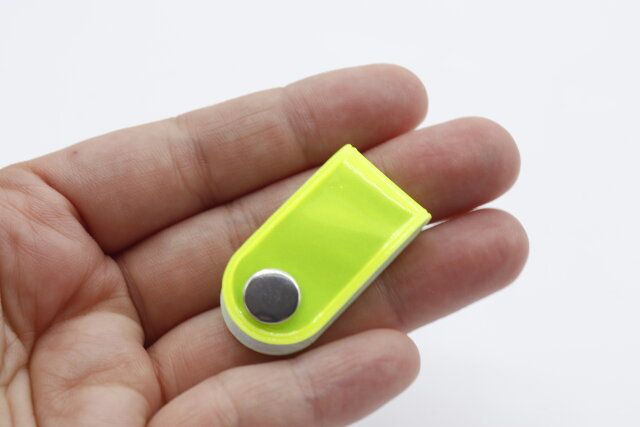 100均セリアの夜間用反射グッズ