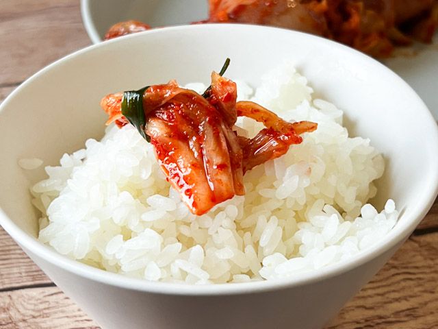 白ごはんに乗せた「白菜キムチ」