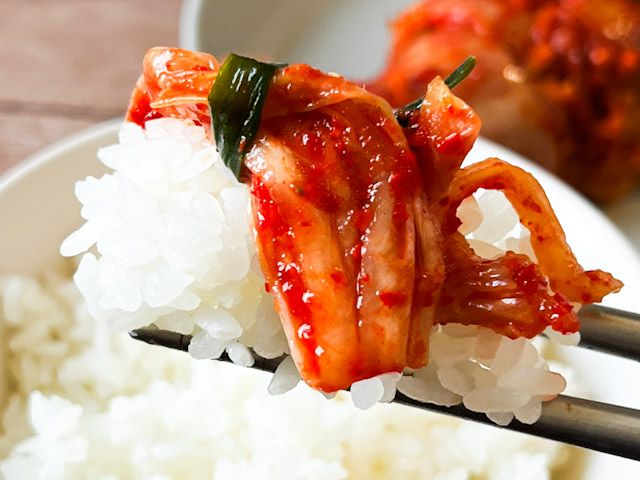 白ごはんに乗せた「白菜キムチ」