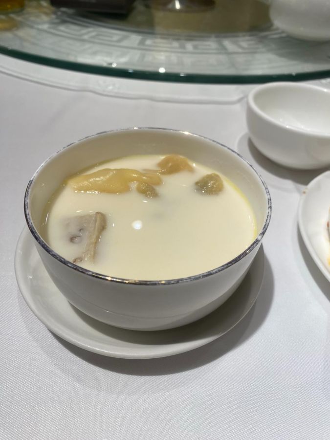 「船記頂肺湯」288HK＄（2人前）※写真は取り分けた後の写真