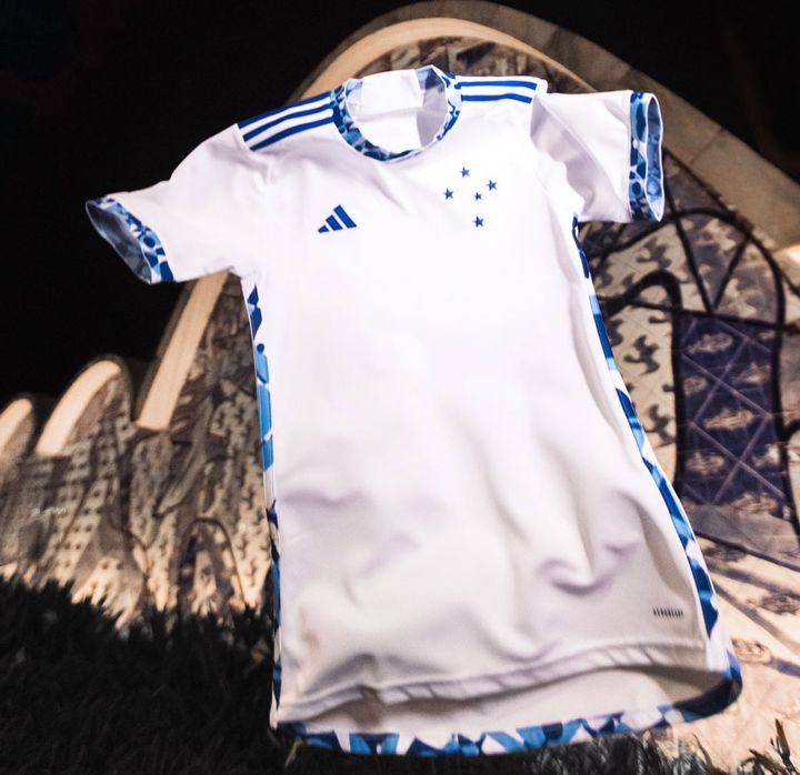 名門クルゼイロが2024新アウェイユニフォームを発表！「世界遺産」に触発の美しき装飾デザイン