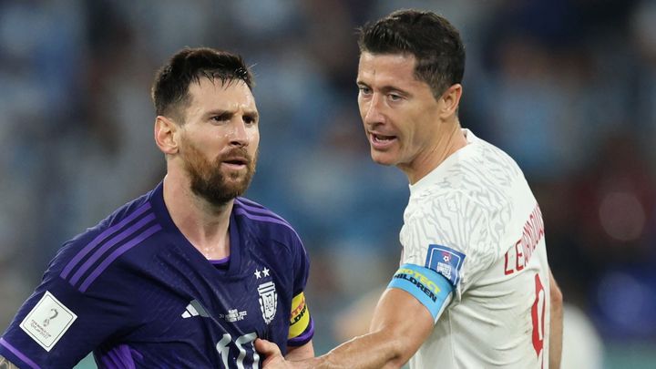 レヴァンドフスキ、メッシが受賞した“疑惑のバロンドール”に言及 「どちらかは自分の番だった」