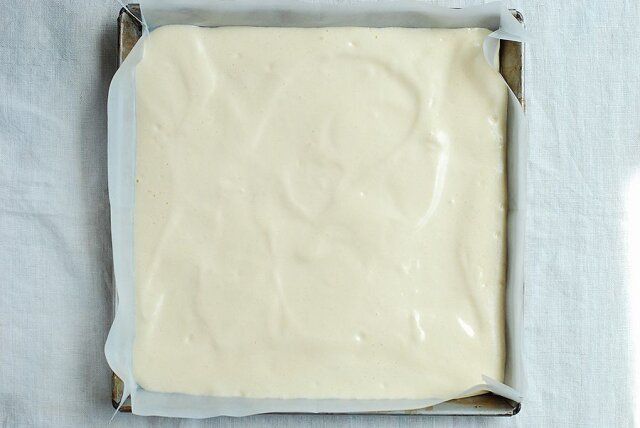 あんバターロールケーキ レシピ ケーキ生地をオーブンで焼く