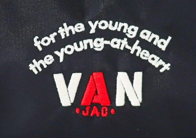 VAN 2024 軽量・定番ショルダーバッグBOOK ロゴ