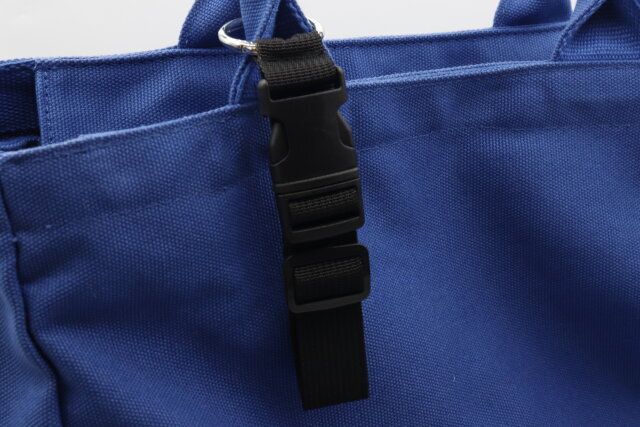 セリアのジャケットホルダーはカラビナ付き