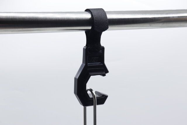 ダイソーのAGAXポール用ツールホルダーはハンギングフックとして使える