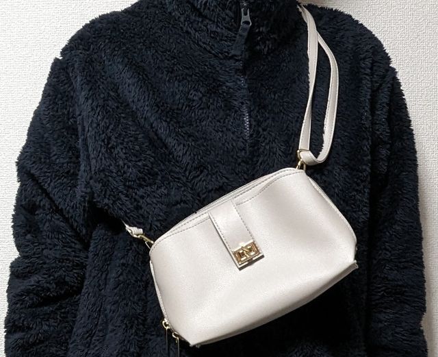 バッグを背負った姿