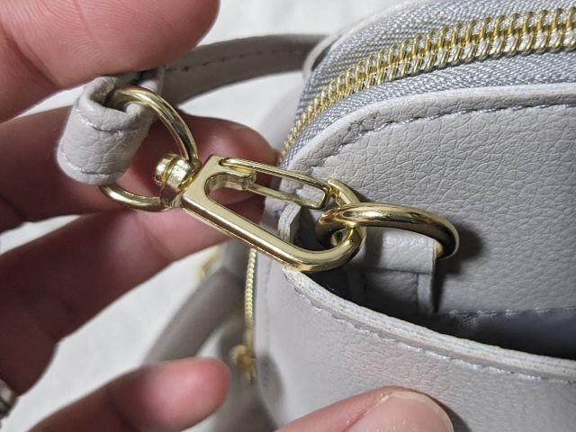 ショルダーストラップ金具