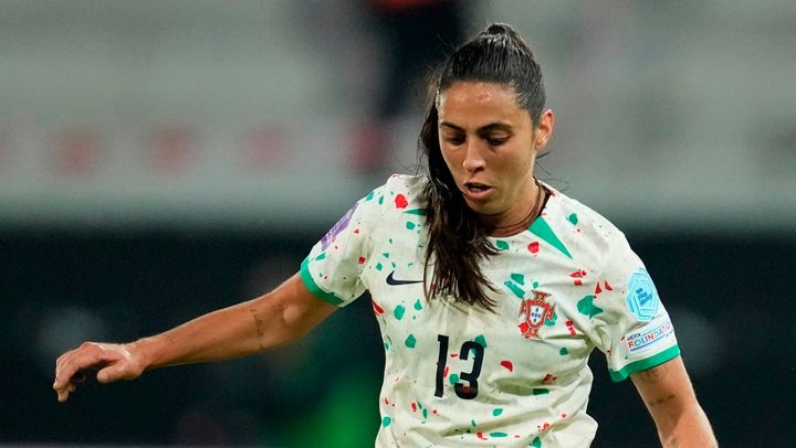 ゴキブリに汚れたシャワー室…女子選手の動画投稿、相手チームが謝罪しつつ反論「劣化と清潔さを混同するな」