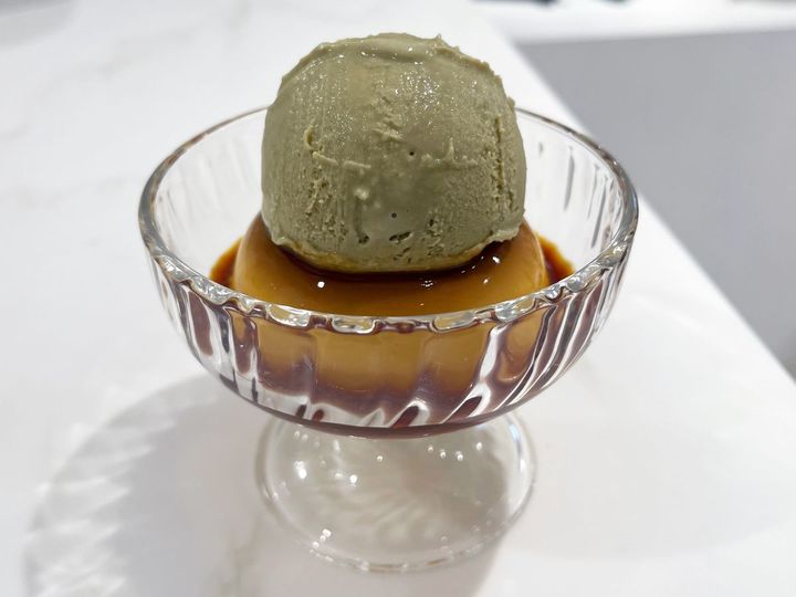 「濃厚なめらかプリン（＋アイスクリーム）」780円 ※ピスタチオアイスは＋100円
