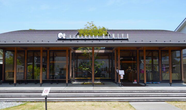 キュートなリスくんのクッキーがちょこんとのるパフェに心弾むカフェ♪「鎌倉紅谷 小町横路店」