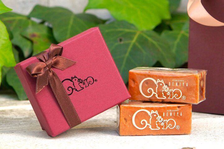 キュートなリスくんのクッキーがちょこんとのるパフェに心弾むカフェ♪「鎌倉紅谷 小町横路店」