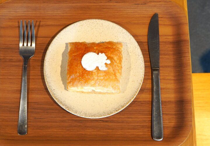 キュートなリスくんのクッキーがちょこんとのるパフェに心弾むカフェ♪「鎌倉紅谷 小町横路店」