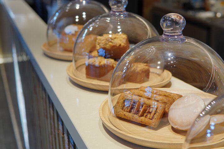 キュートなリスくんのクッキーがちょこんとのるパフェに心弾むカフェ♪「鎌倉紅谷 小町横路店」