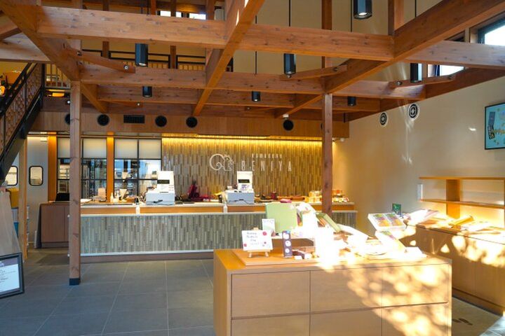 キュートなリスくんのクッキーがちょこんとのるパフェに心弾むカフェ♪「鎌倉紅谷 小町横路店」