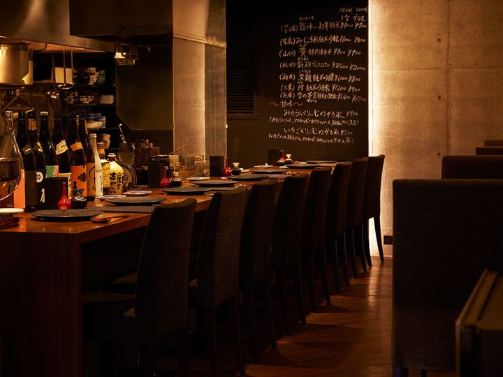 学芸大学『やきとり右羽。』の内観