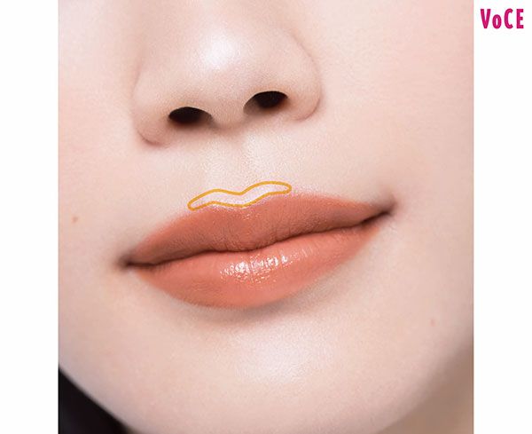 唇の山の上（ごく細い線）