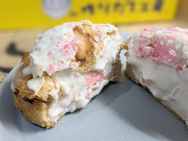 いちごみるくシュー