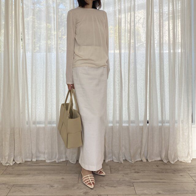 Plageシアーニットとホワイトスカートコーデ