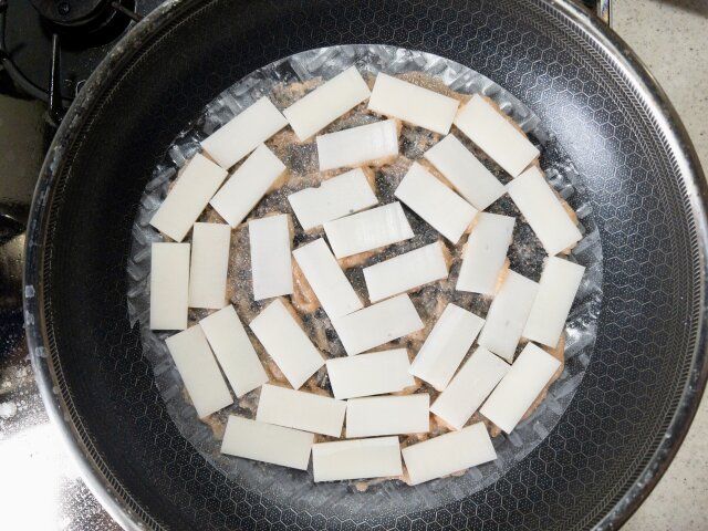 餅チーズ明太ライスペーパーチヂミ レシピ 餅を並べる