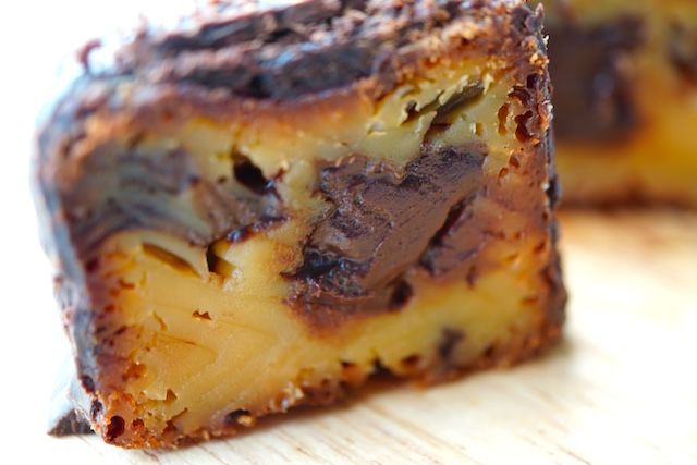 「Uchi Café×GODIVA ショコラカヌレ」断面