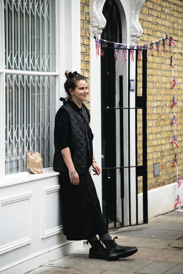 【40代の春夏オールブラックコーデ10選】スタイリッシュにさりげなく黒を着る