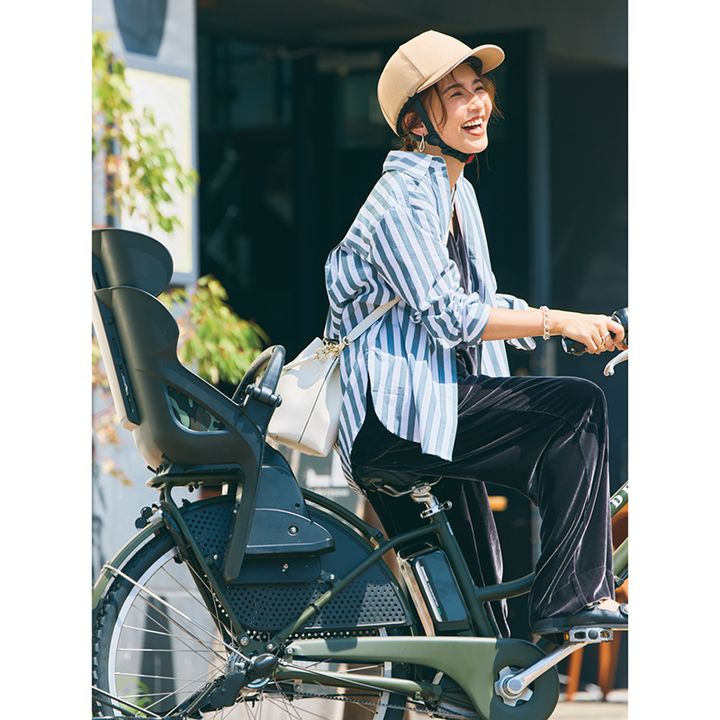 子ども乗せ電動アシスト自転車 お洒落ヘルメット 自転車ママコーデ 
