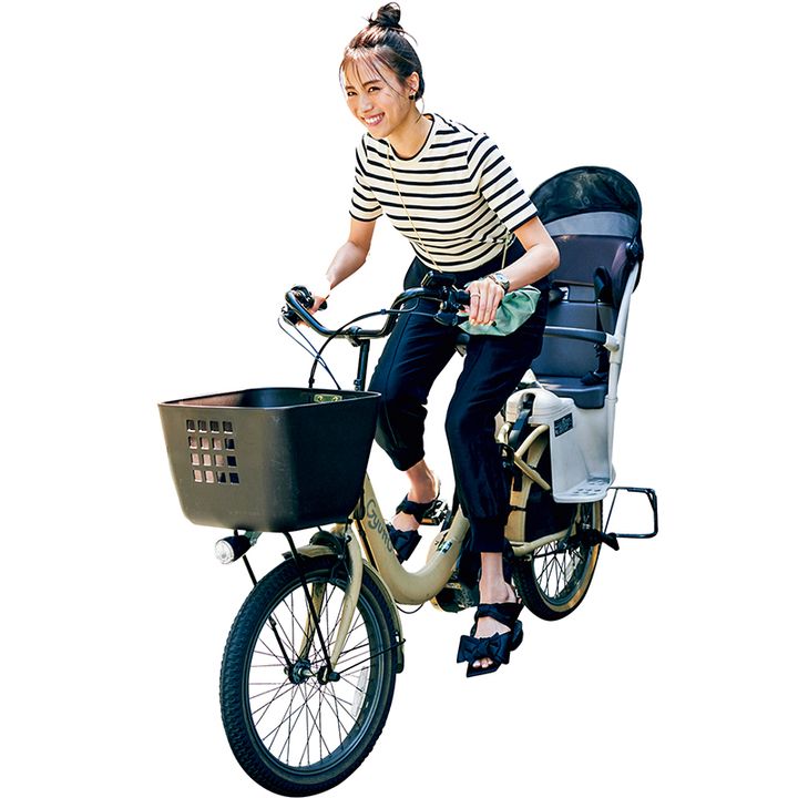 子ども乗せ電動アシスト自転車 自転車ママコーデ きれいめフラットシューズ