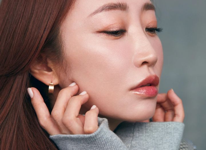 大人に似合う最新・韓国風メイク6選_使用したコスメ＆韓国風メイクのやり方・ポイント_“ムチッとした肌のツヤ質感はクッションファンデで作る”