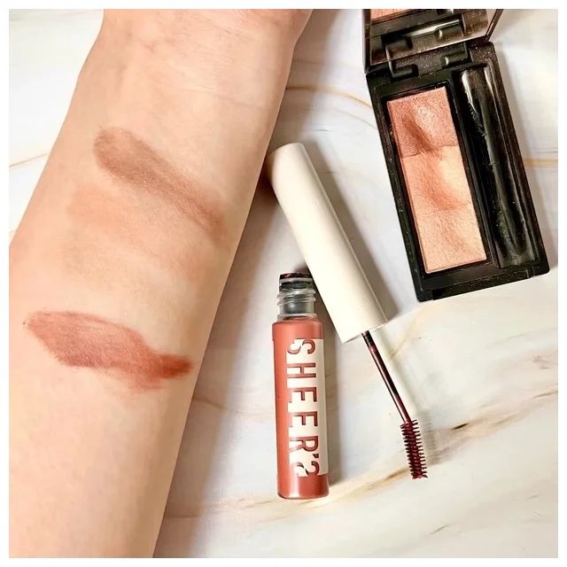 6.コーラルピンクで多幸感フェイスに！ 可愛すぎる「水蜜桃メイク」_使用したコスメ＆韓国風メイクのやり方・ポイント_シアーズ スキニーカラーブロウ 02 ピンクシナモン ￥1320_セルヴォークインディケイト アイブロウパウダー 07 ラセットブラウン ￥3850