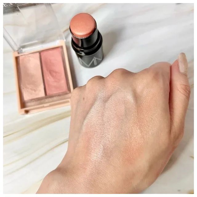 6.コーラルピンクで多幸感フェイスに！ 可愛すぎる「水蜜桃メイク」_使用したコスメ＆韓国風メイクのやり方・ポイント_セザンヌ フェイスグロウカラー 02 ローズグロウ ￥660_MiMC（エムアイエムシー）ミネラルスティックチーク 05 ブリスフル ￥4180