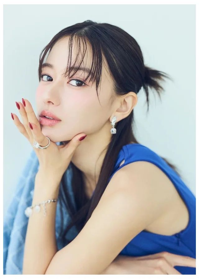 大人に似合う最新・韓国風メイク6選_4.素のパーツを最大限に活かした「韓国アイドル風メイク」