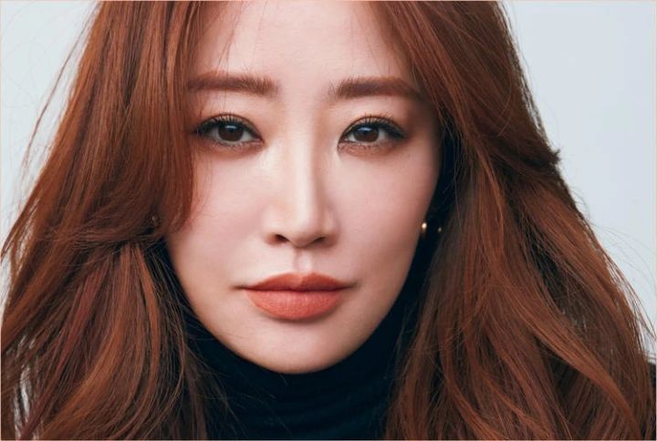 3.洗練×ヤンチャ感が魅力的な「トレンド韓国風メイク」_使用コスメ＆韓国風メイクのやり方・ポイント_“毛を立たせ山を外側にとったりりしい眉がポイント”