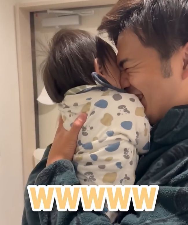 パパ大好きベビー。お見送りのときに見せる仕草が悶絶レベルにかわいすぎ！