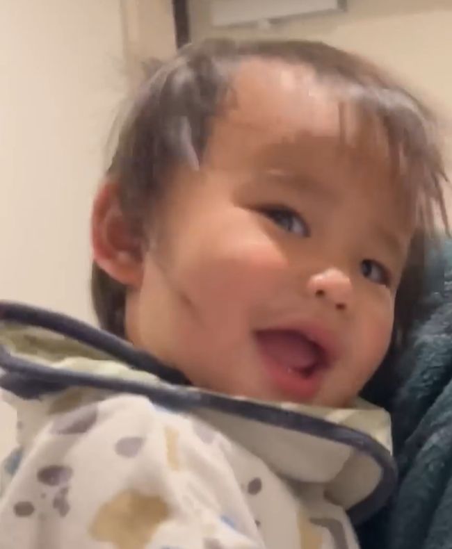 パパ大好きベビー。お見送りのときに見せる仕草が悶絶レベルにかわいすぎ！