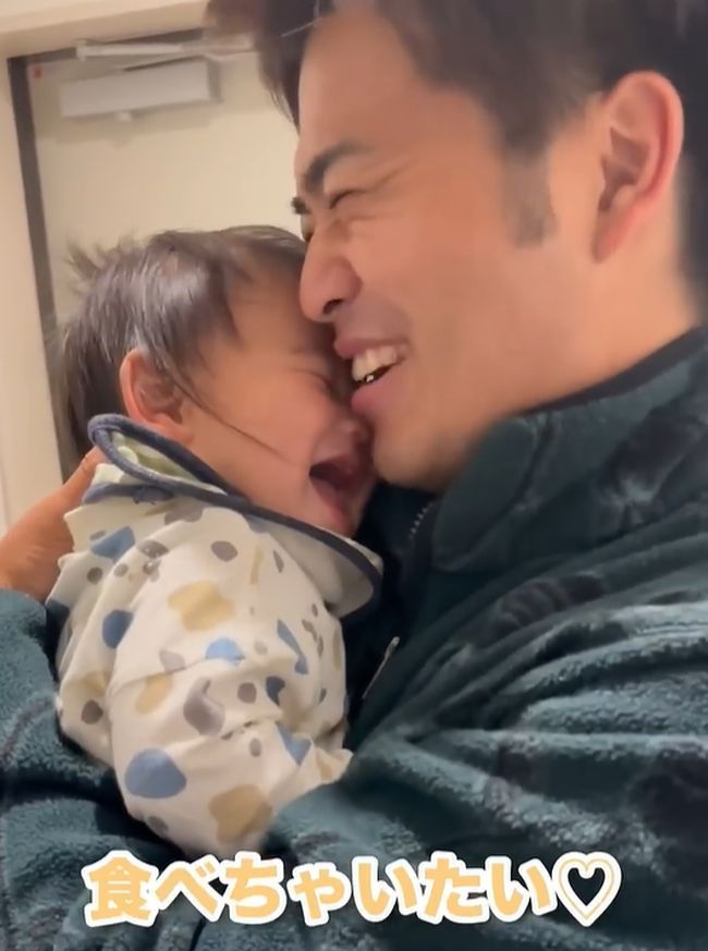 パパ大好きベビー。お見送りのときに見せる仕草が悶絶レベルにかわいすぎ！