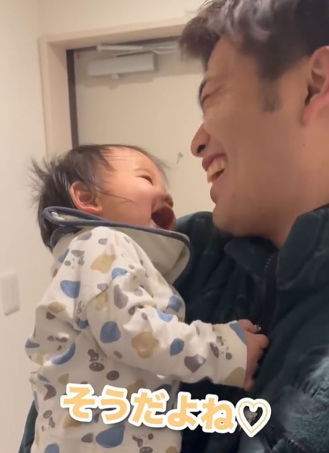 パパ大好きベビー。お見送りのときに見せる仕草が悶絶レベルにかわいすぎ！