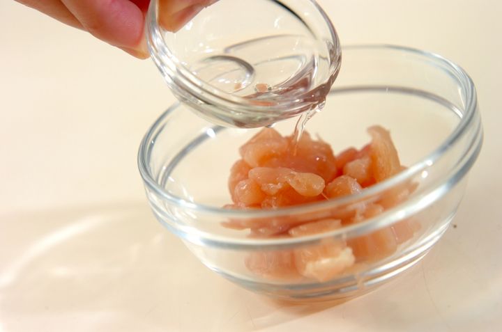 ささ身のエスニックスープの下準備1