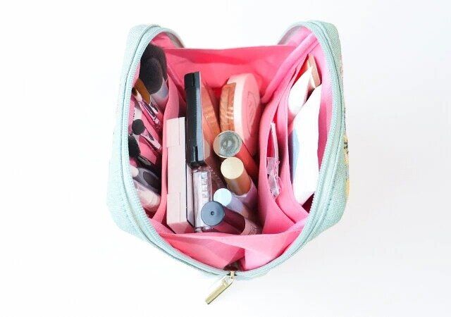 MOOMIN［ムーミン］贅沢な生地とデザイン！ジャカード織りスクエアポーチ 収納例