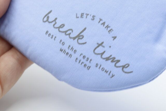 100均ダイソーのアイマスク保冷剤付き