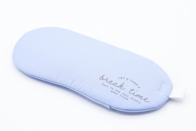 100均ダイソーのアイマスク保冷剤付き