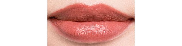 黄みピンクで落ち着いた印象に