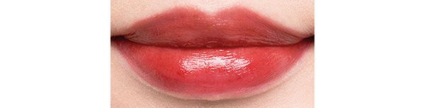 華やかさと力強さを感じる黄みの赤