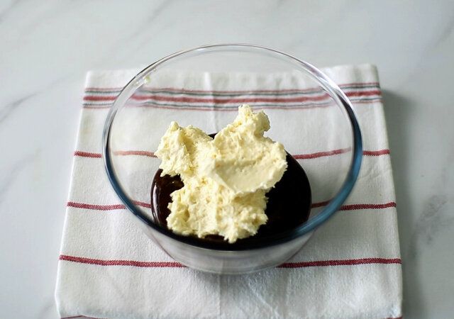 キャラメルコーヒーパウンドケーキのレシピ ケーキ生地の一部をコーヒークリームと混ぜる