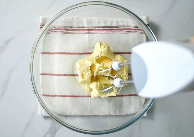 キャラメルコーヒーパウンドケーキのレシピ バターをホイップする