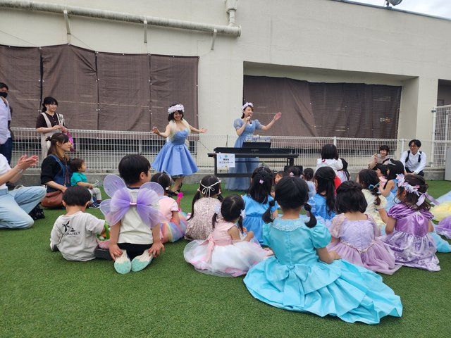 舞踏会やミニコンサート