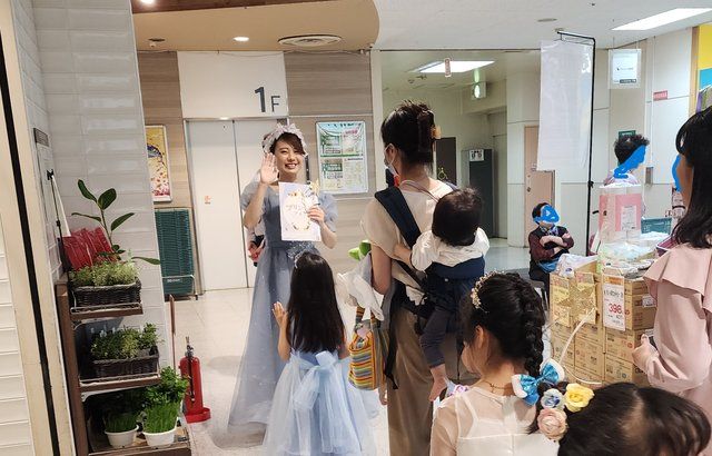 イズミヤ各階をプリンセスパレード