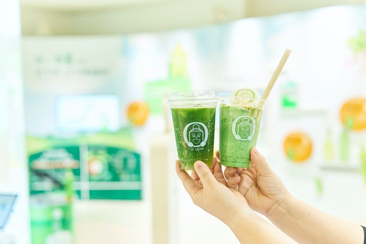 （写真左）「茶ポンス」650円、（写真右）「飲む抹茶わらびもち」